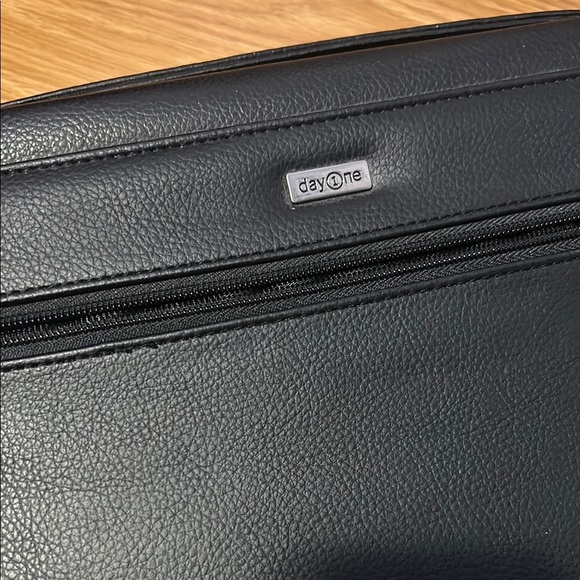 Black Briefcase/Binder  with Durable Fabric and Zipper Closure - Picture 4 of 6